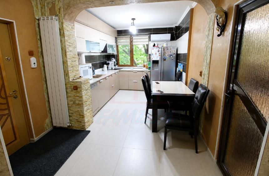 Vanzare apartament 3 camere, Micro 17, 70 mp, 99.000 EURO - Poză 3