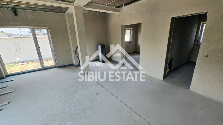 Casa noua 4 camere Selimbar central - Poză 18