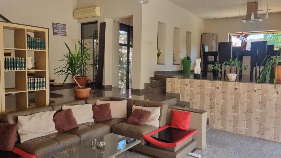 Vilă cu 4 camere de închiriat în zona Braytim cu piscina - Poză 23