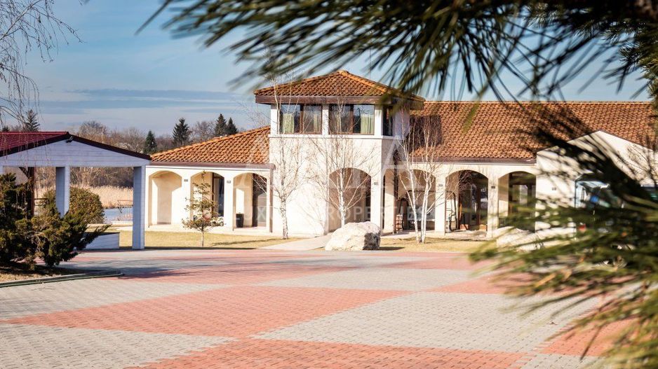 SNAGOV VILA | 36m DESCHIDERE LA LAC | PONTON 250mp | JACUZZI | SPA | BOWLING - Poză 1