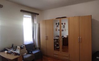 De vanzare! Apartament spatios la curte, zona centrala - Poză 4