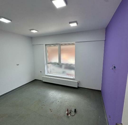 Spaţiu com. Clinica Stomatologică  în faţa staţiei STb S170 - Poză 12