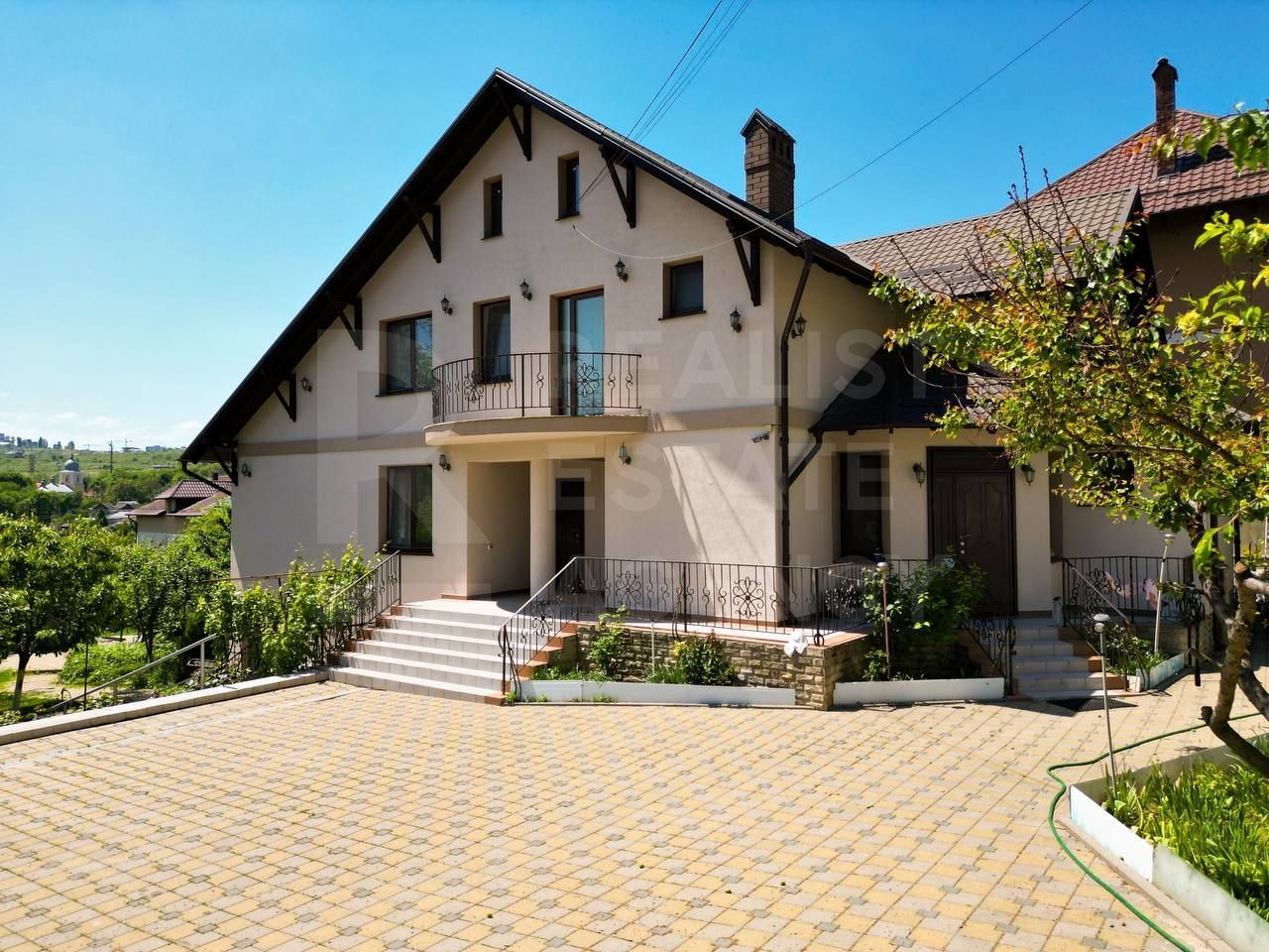 Chirie, Duplex, 6 camere, Strada Vasile Lupu, Buiucani - Poză 1