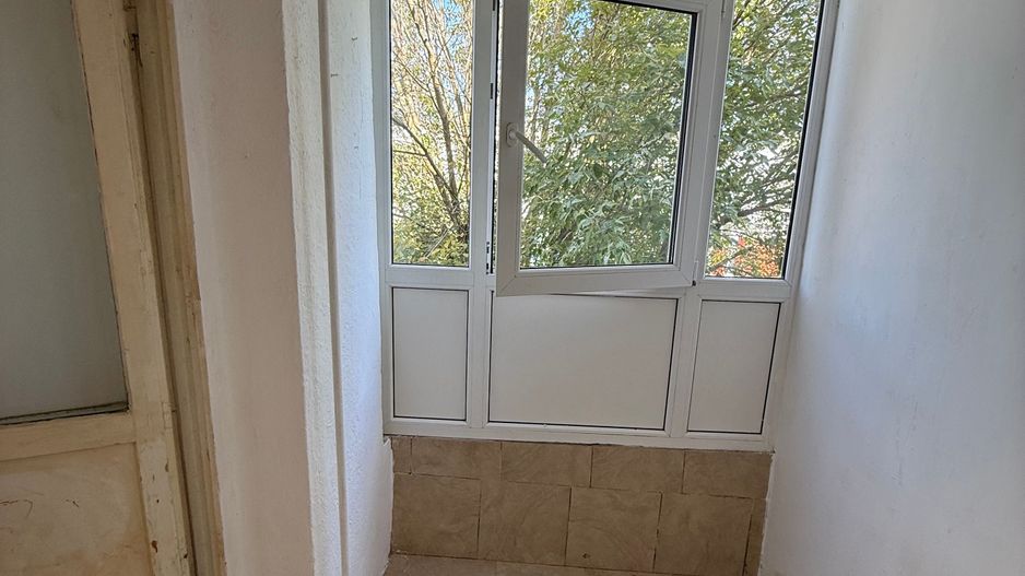 Garsonieră 27 mp cu balcon - etaj 2 - nemobilata -bloc an 1980 - Poză 15