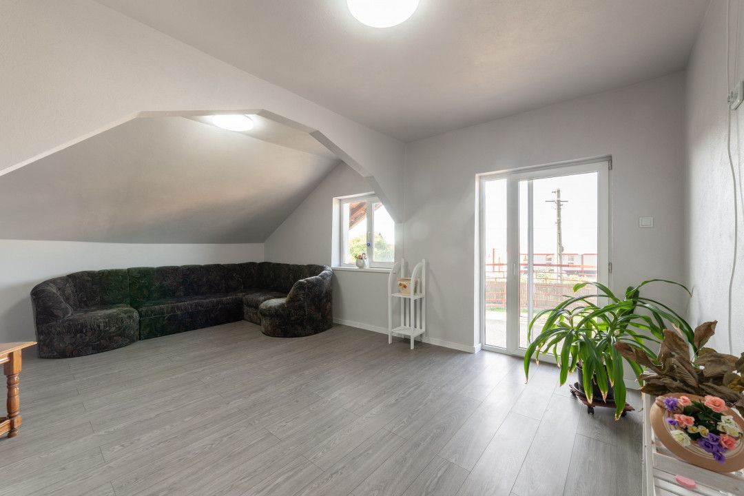 Casa cu teren generos si gradina spectaculoasa – Comuna Cuca, Arges! - Poză 12