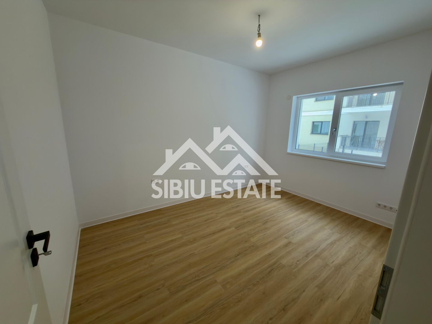 Apartament 3 camere terasa si balcon, boxa si parcare Selimbar - Poză 5