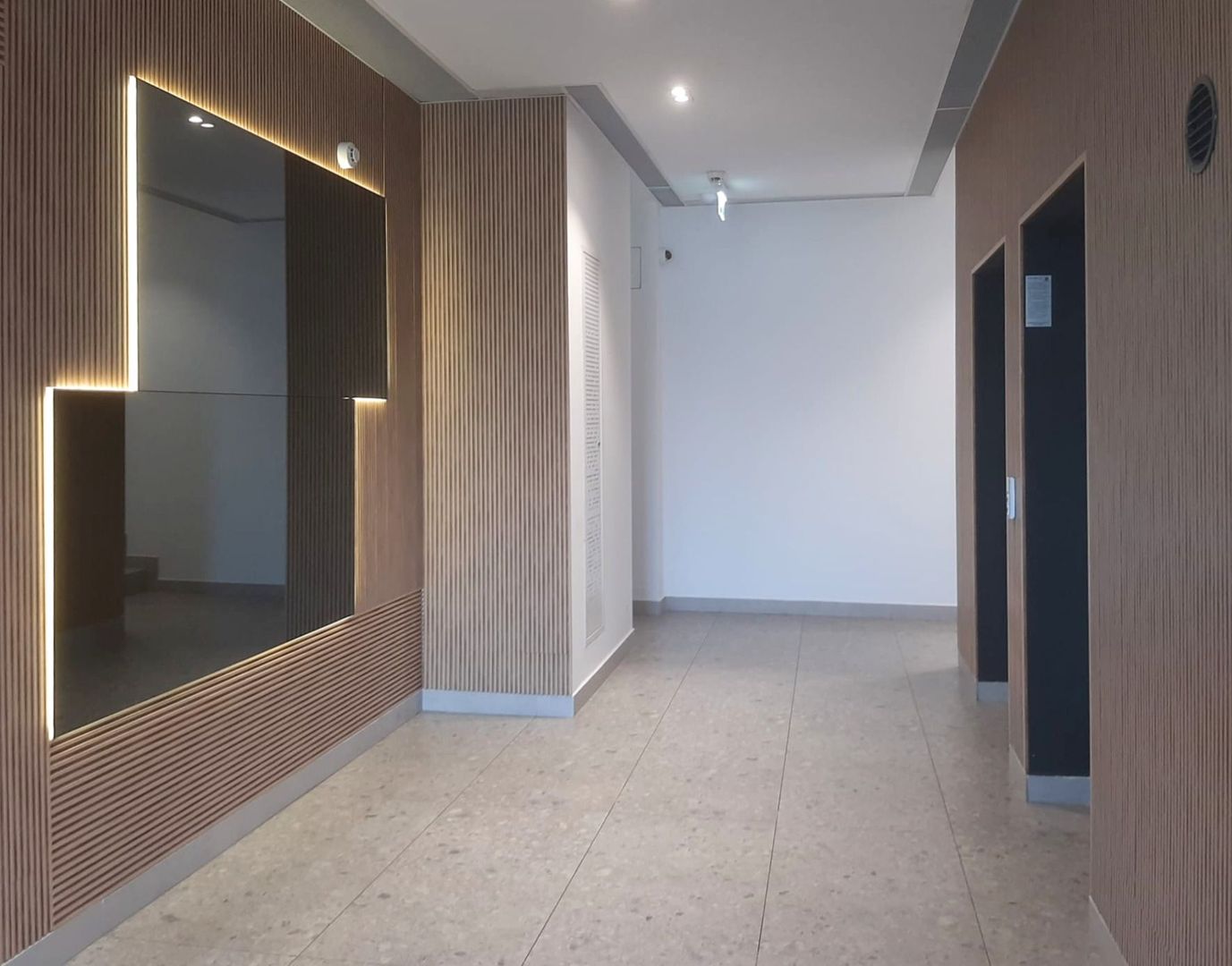 APARTAMENT PREMIUM CU 5 CAMERE ȘI GRĂDINĂ PRIVATĂ DE 160 MP - Poză 24
