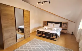 Vila spațioasă și recent renovată în Ghiroda! - Poză 11