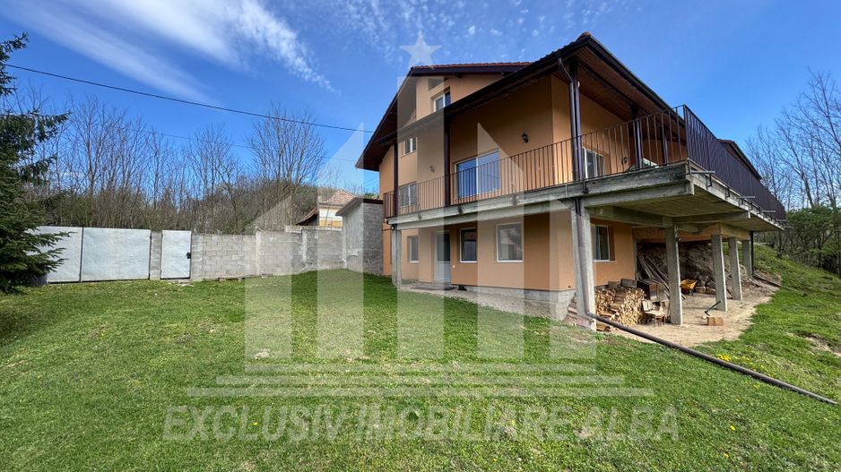 Casa individuala | De vanzare | 200 mp | 8140 mp teren | Oarda de Sus - Poză 1