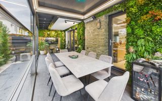 Casă modernă cu 5 camere, 4 băi și terasă închisă – Otopeni, central - Poză 29