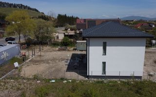 Casă exclusivistă de vânzare în Sânpetru - Poză 2