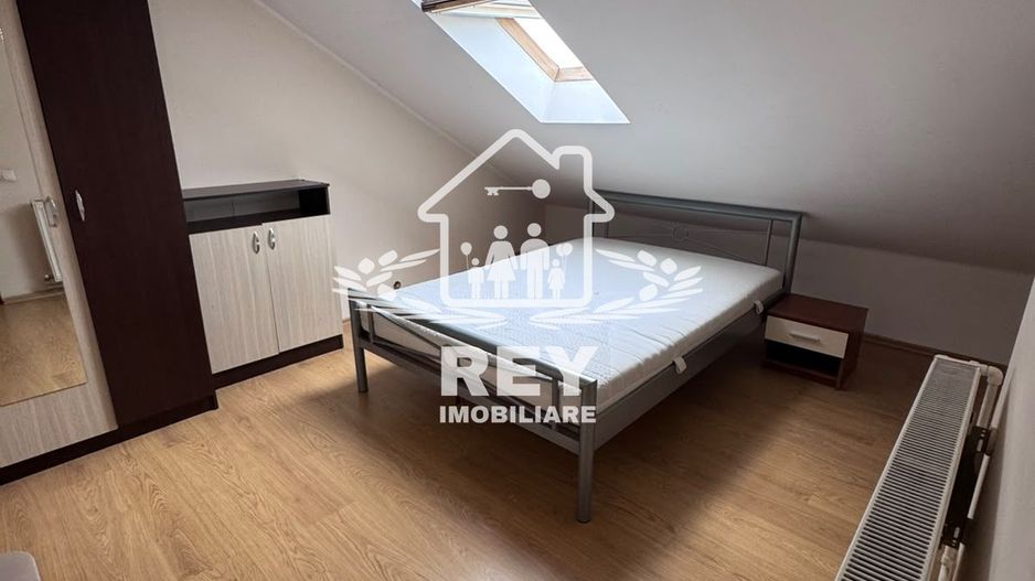 Inchiriez apartament 3 camere, spatios, central, et.5+mansarda - Poză 4