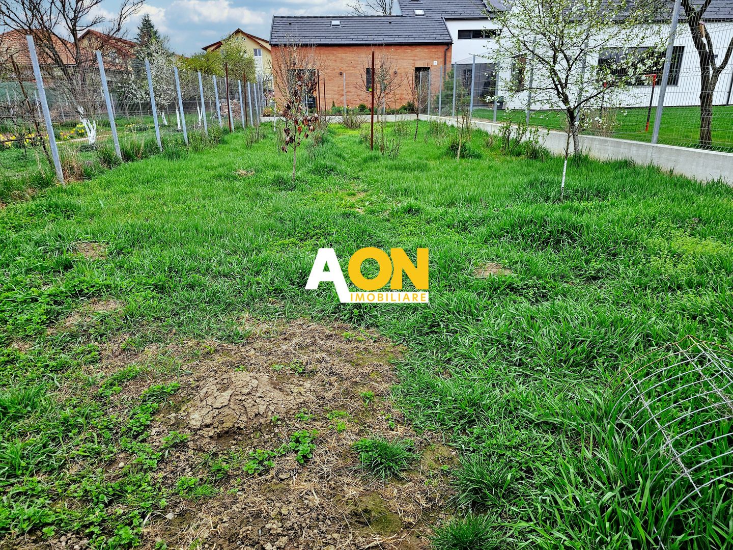 Casa 3 camere, 2 bai, mobilata, utilata, 645 mp teren, zona Lipoveni - Poză 4