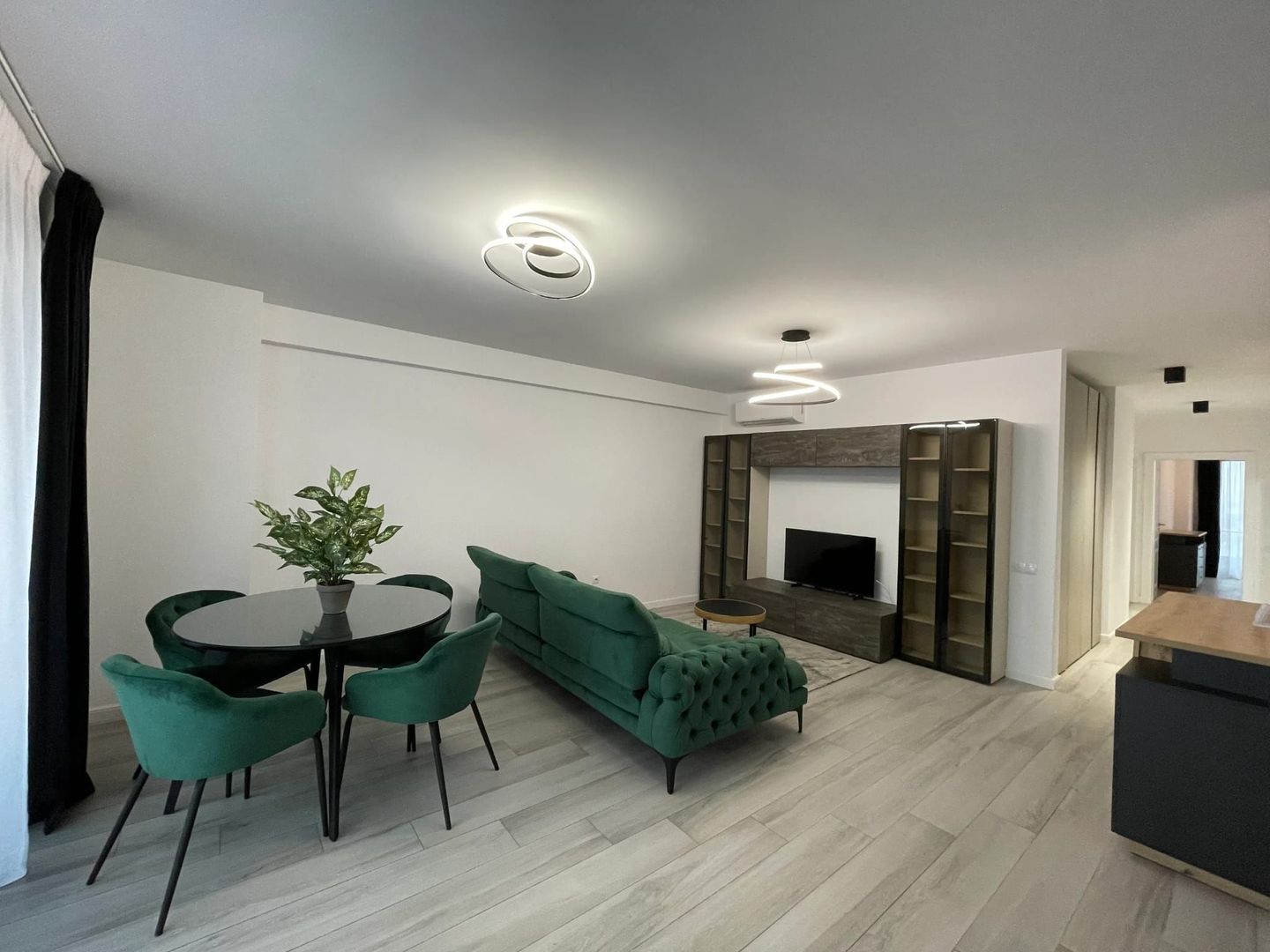 3 Camere Superfinisate Andrei Muresanu zona Piata Cipariu - Poză 1