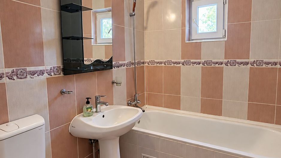 Apartament 3 camere decomandat etajul 1 65mp 500euro Nicolina 2 - Poză 13