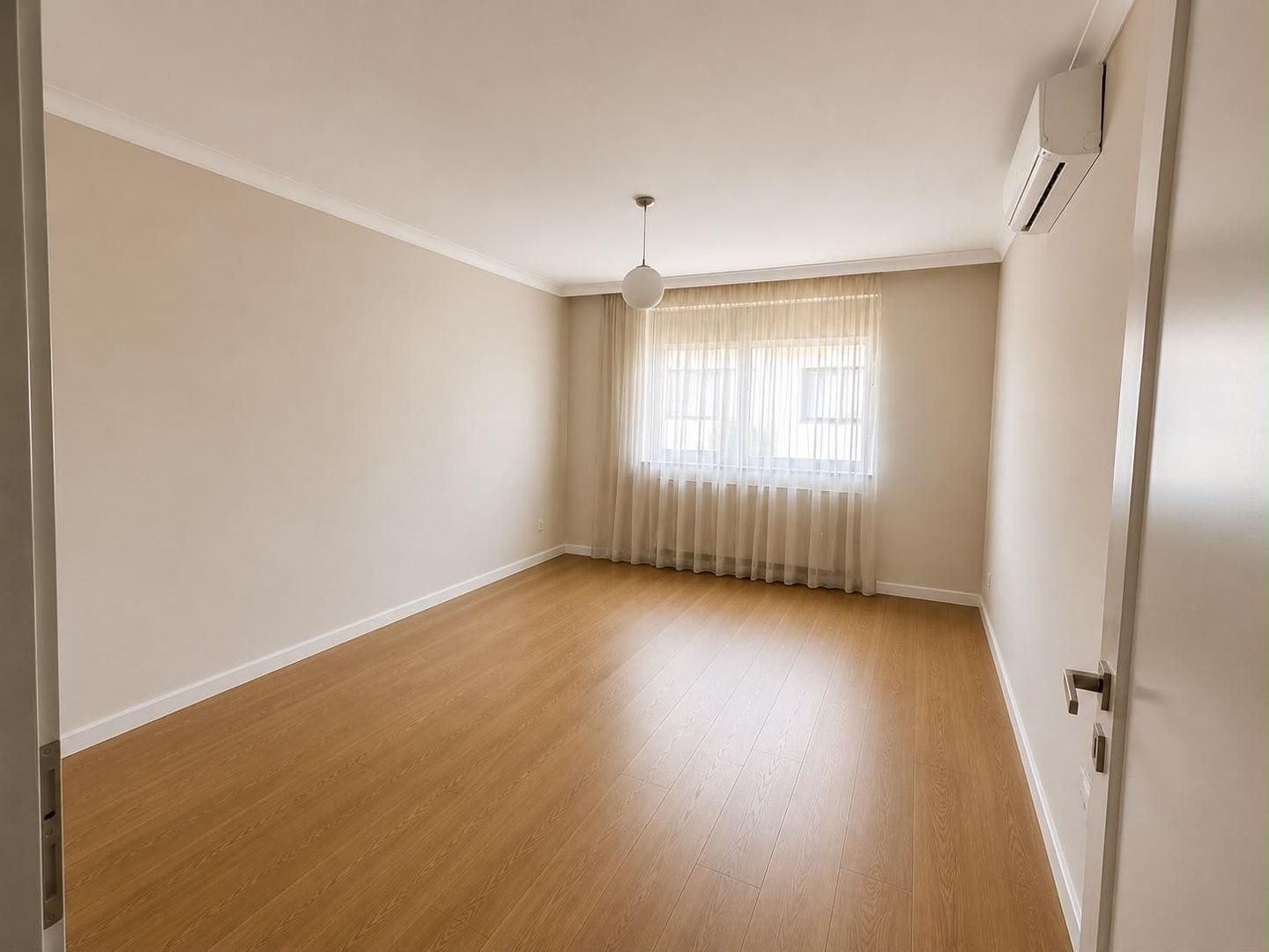 vila 5 camere | Pipera | Porche Nord | 2 parcari + gradina - Poză 9
