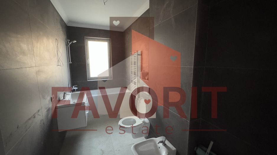 Spatios. Bloc NOU. Disponibil imediat. Strada asfaltata. - Poză 9