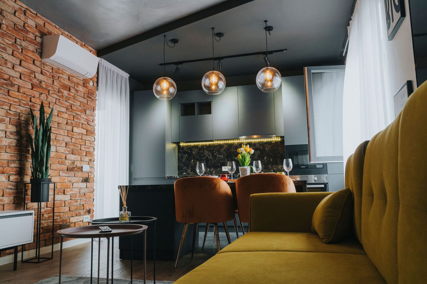 3 camere, ultracentral, Oradea. 215 000 E + TVA - Poză 1