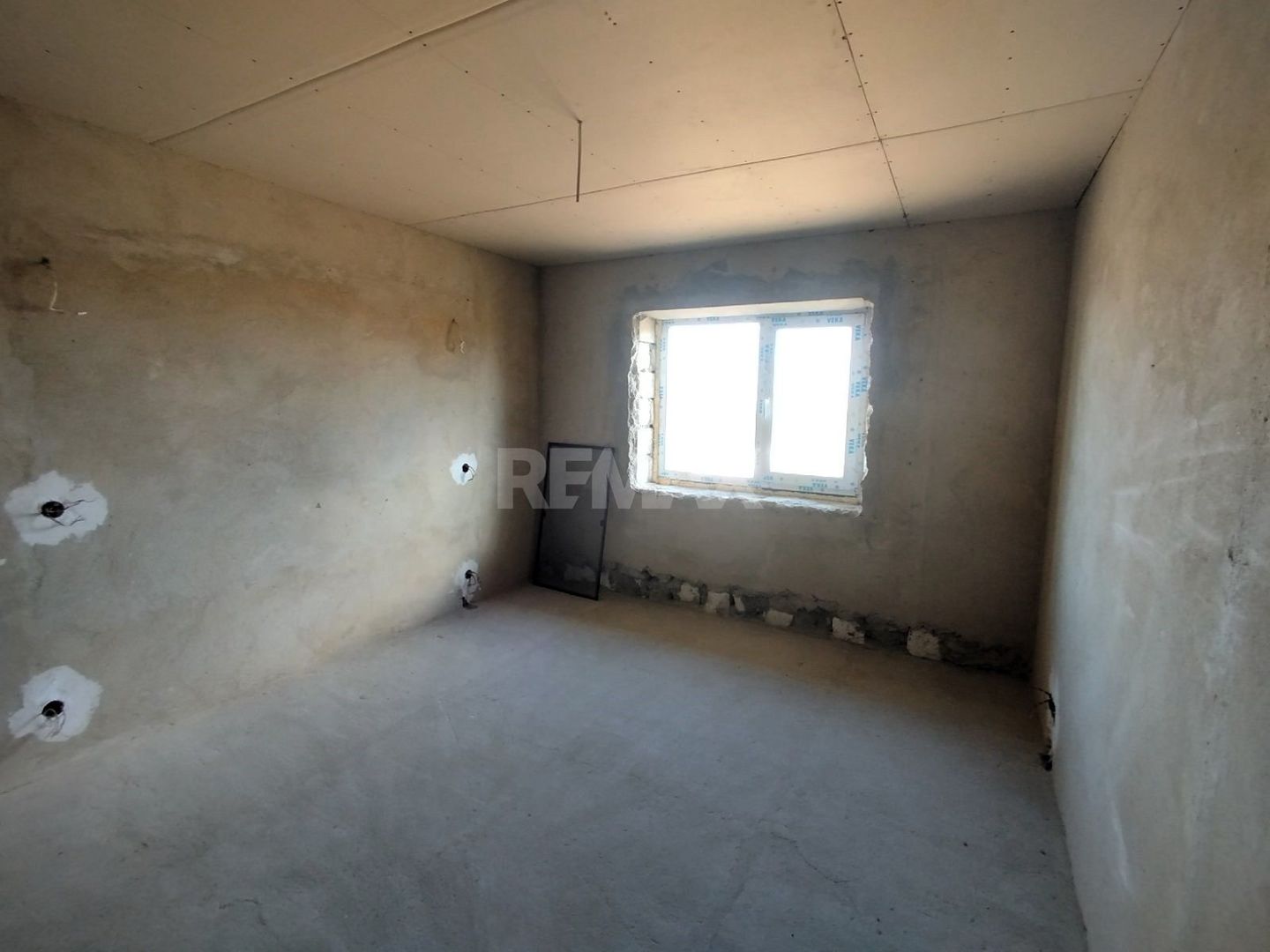 CASĂ CU 2 NIVELE – 136 m² | 4 DORMITOARE | 7 ARI ANENII NOI - Poză 13