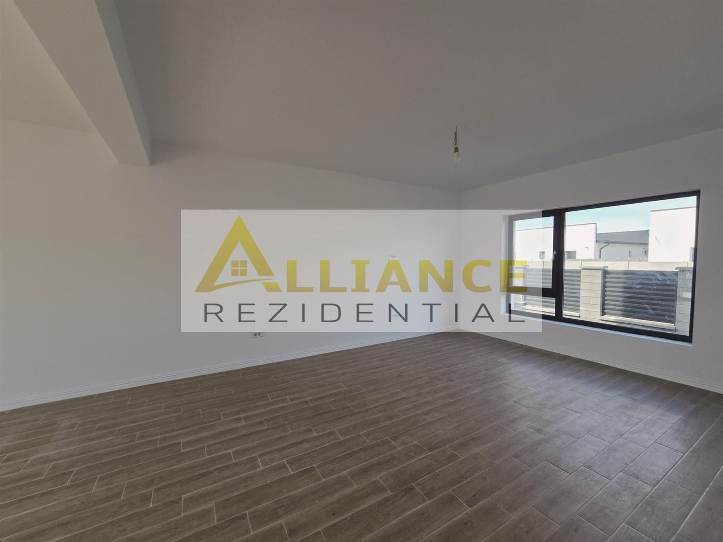 Vila individuala- 450mp teren- 4 camere- beci- Geamuri tripan - Poză 3