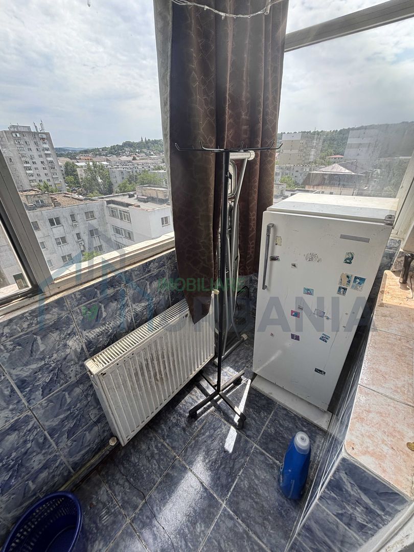 O camera mare libera in apt 3 cam Mircea pentru baiat - maxim 30 ani - Poză 3