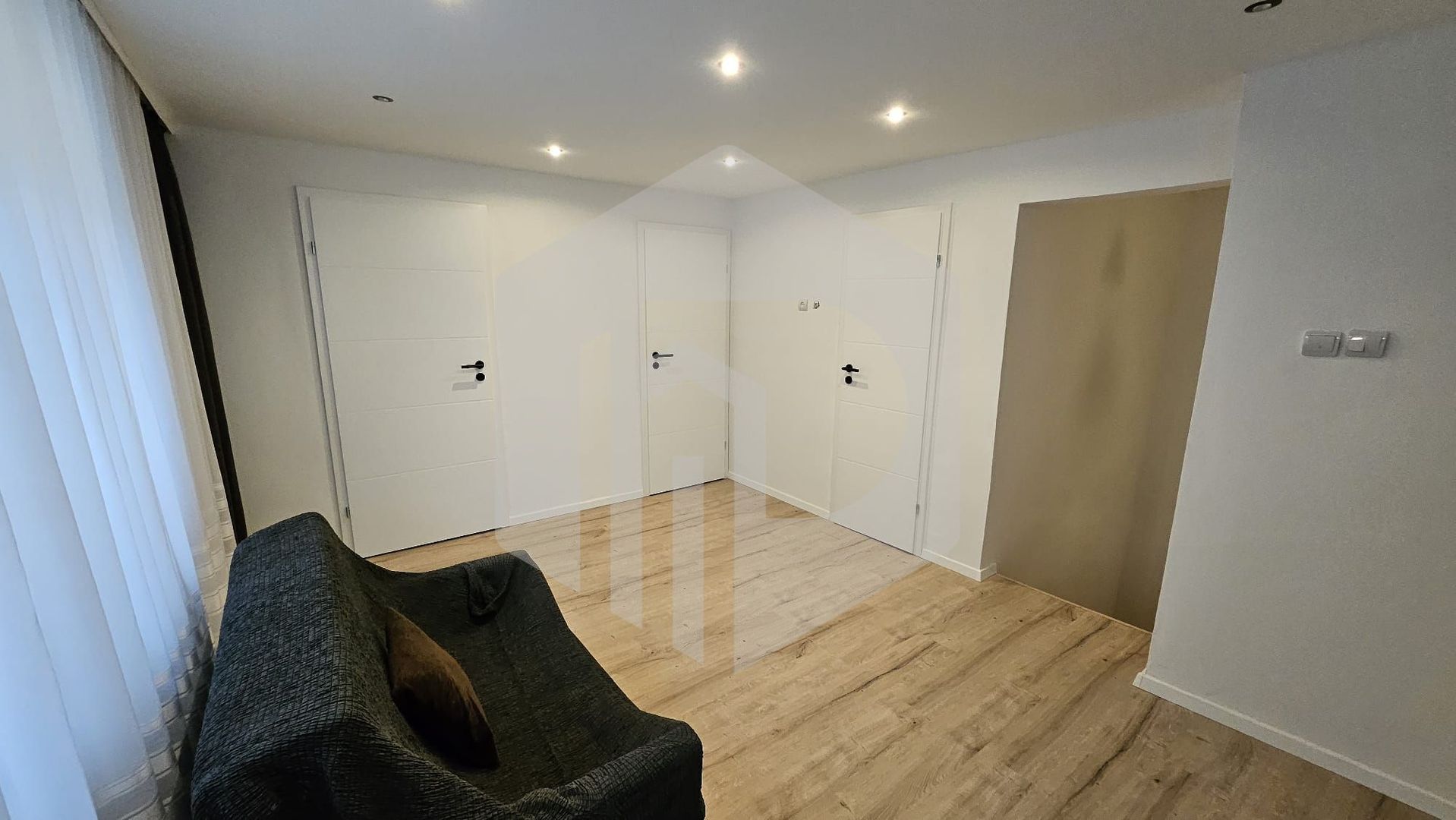 Vila - 5 Camere - 460mp teren- 150mpu - Zona Turnisor - Poză 3