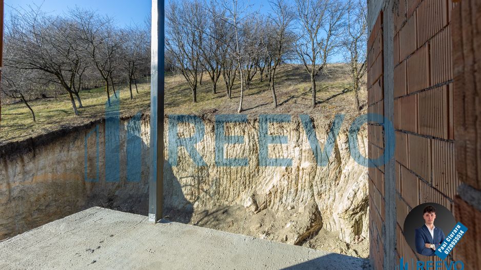 Pensiune/Vilă la roșu P+E+M în Sărata - Poză 31