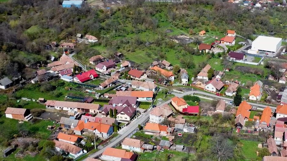 Casa eleganta,curte amenajata, garaj,Central,Brancovenesti,Mures - Poză 10