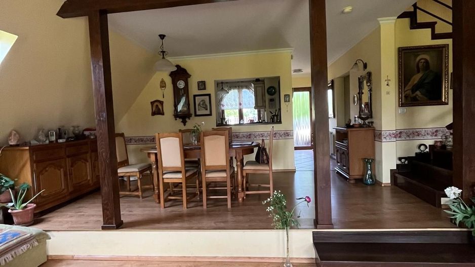 Casă elegantă, spațioasă, ideală pentru familie – Sanmihaiu Roman - Poză 10