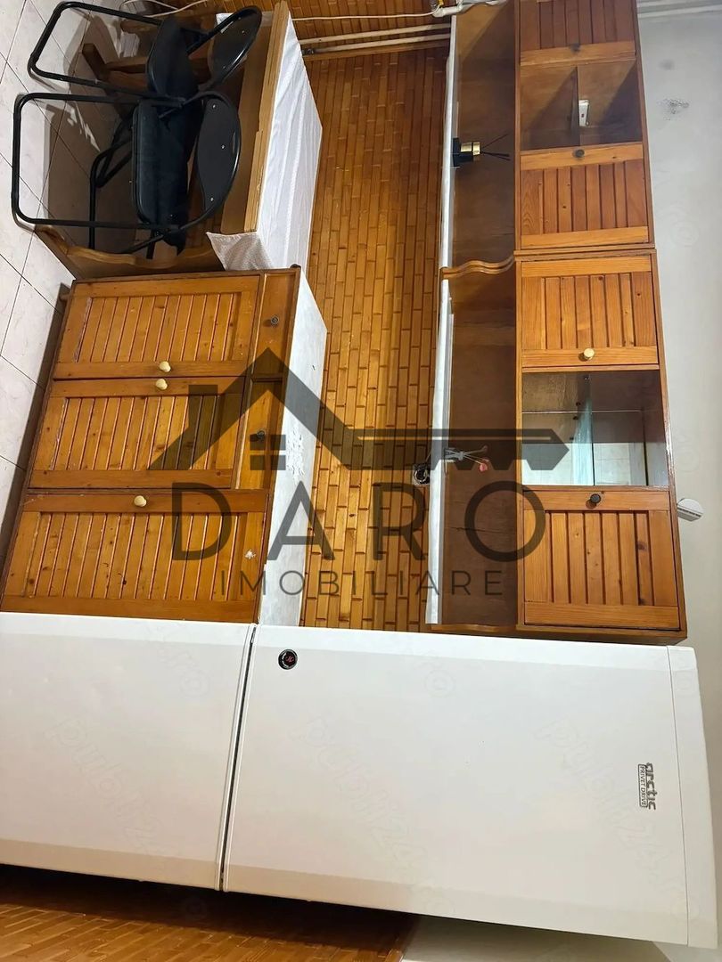 De vanzare apartament cu 2 camere - Poză 1