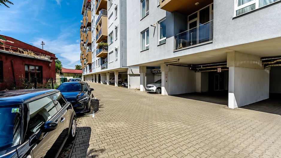 VÂNDUT! Apartament 3 camere și parcare. - Poză 4