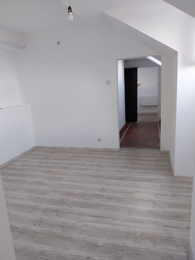 APARTAMENT MANSARDA METROU ZONA STEFAN CEL MARE - Poză 1