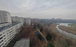 Garsoniera ieftina cu vedere la parc - Poză 1