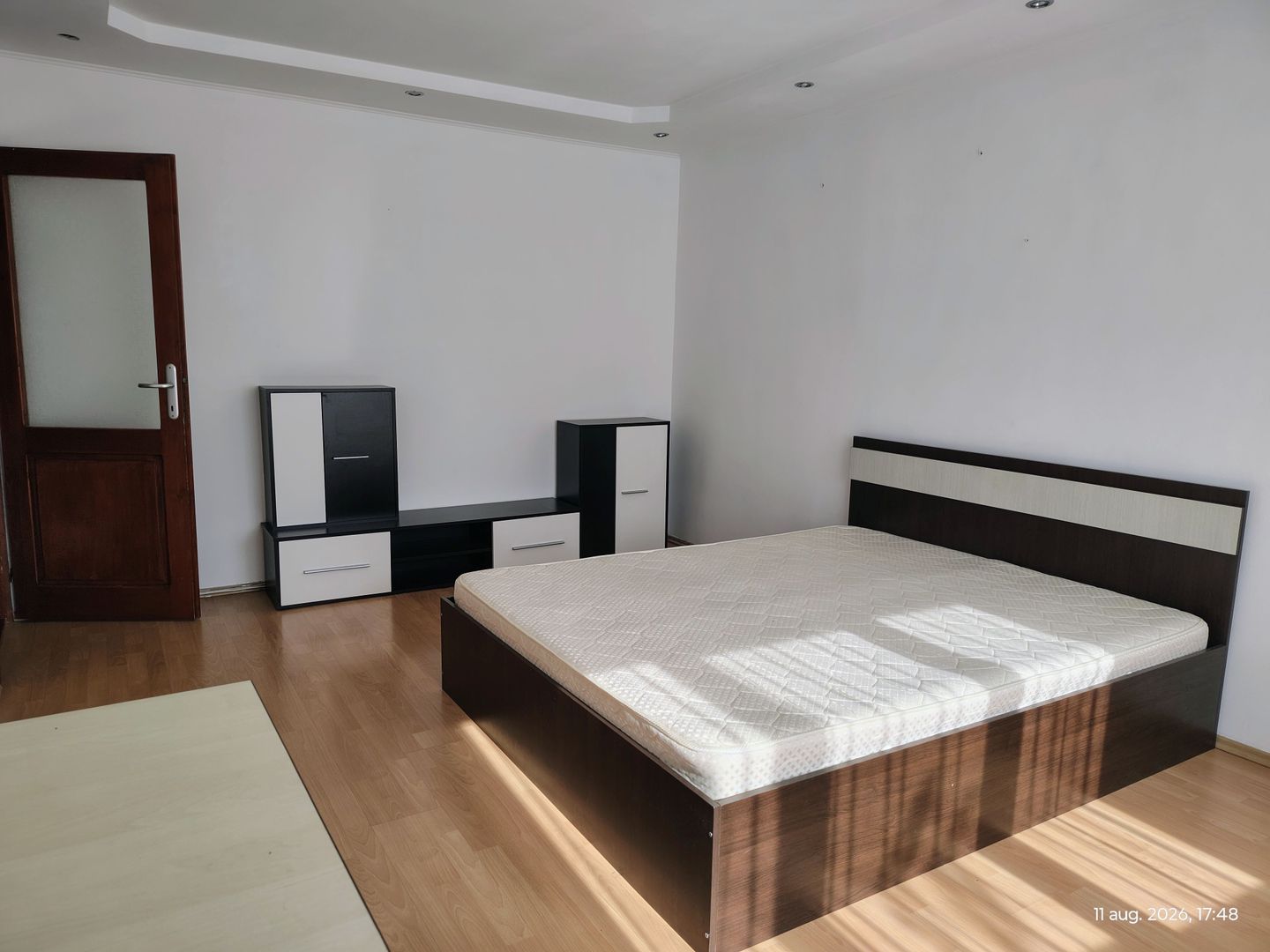 Închiriez 2 camere Str. Onestilor. Pret 300 euro. Comision 50%. - Poză 2