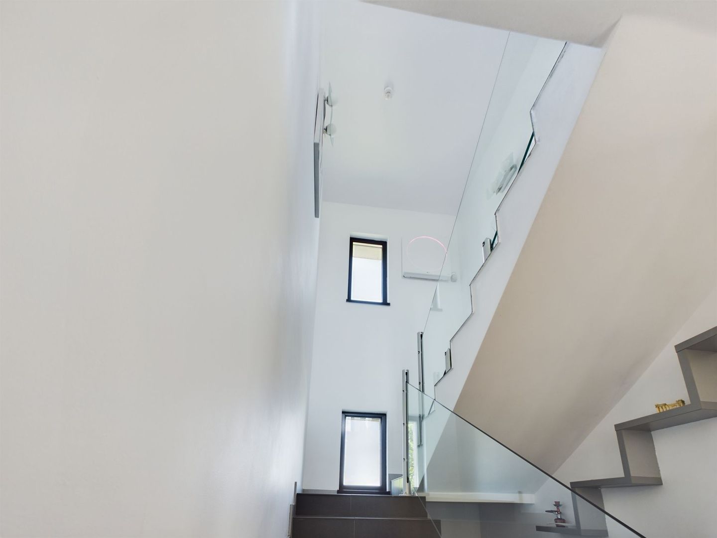 Vilă modernă cu 5 camere Curtici - Poză 18