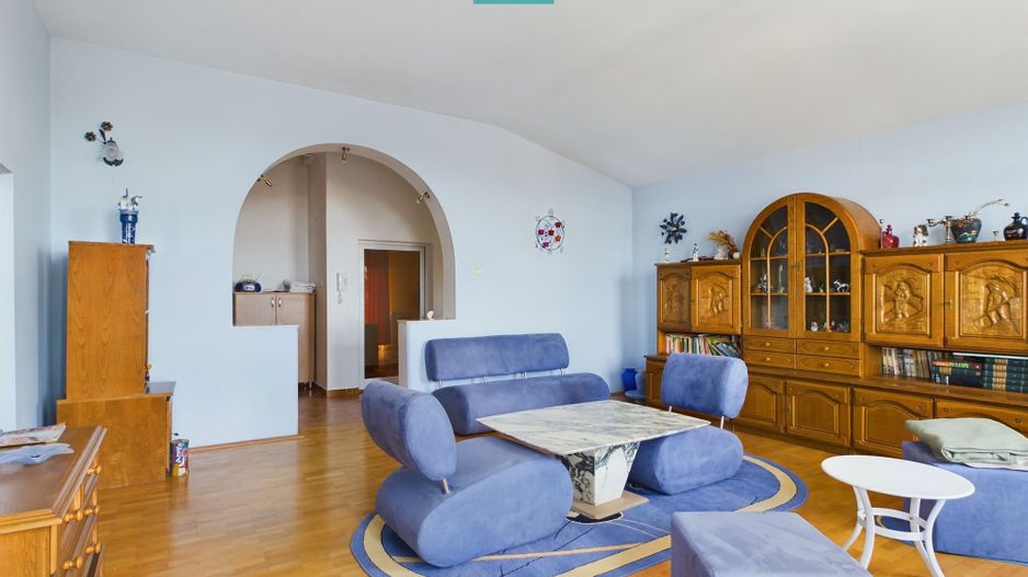 Vilă cu 3 apartamente în zona Parneava - Poză 7