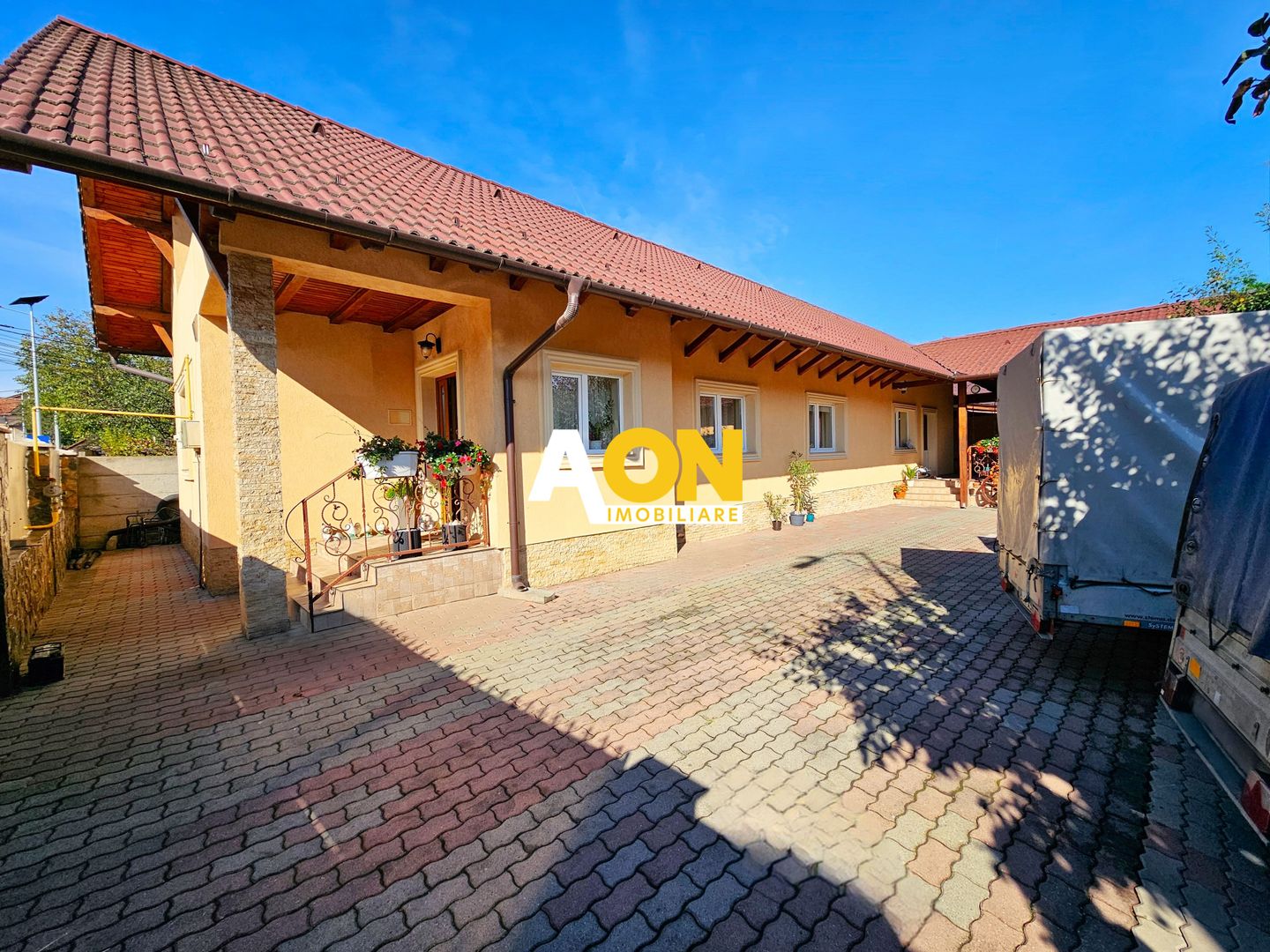 Casa renovata, 4 camere, 2 terase, mobilata, utilata, 568 mp teren - Poză 1
