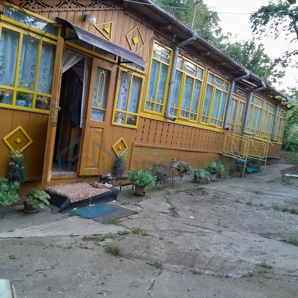 Gospodărie țărănească de vânzare cu 2 case și teren 6.700 mp, Cozia, jud. Iași - Poză 1