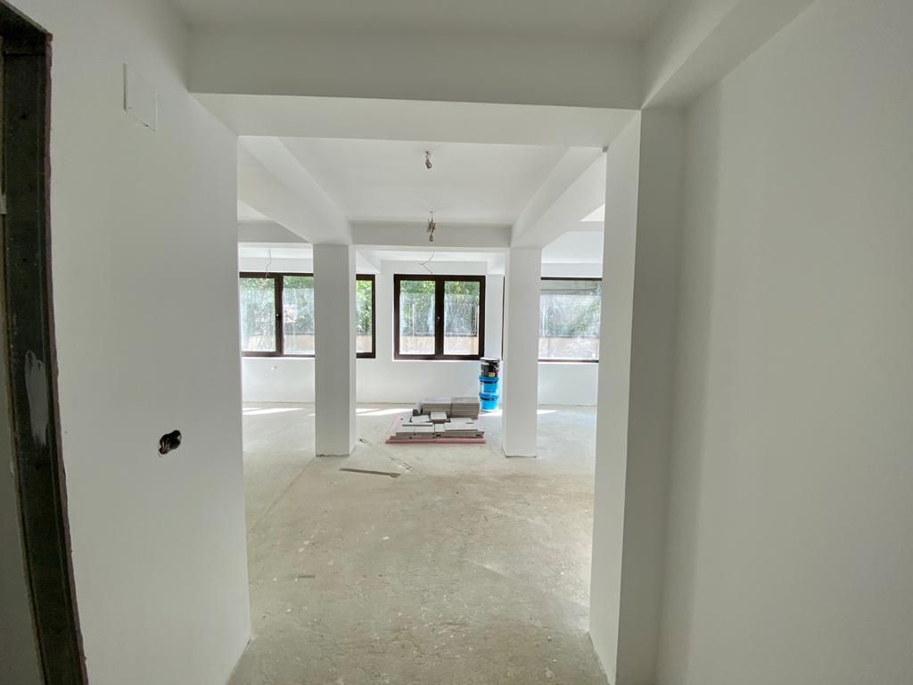 Refugiu Urban cu Eleganță Clasică – Vilă Renovată în Inima Primăverii - Poză 20