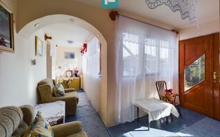 Casă cu front stradal generos Șeitin, județul Arad - Poză 6