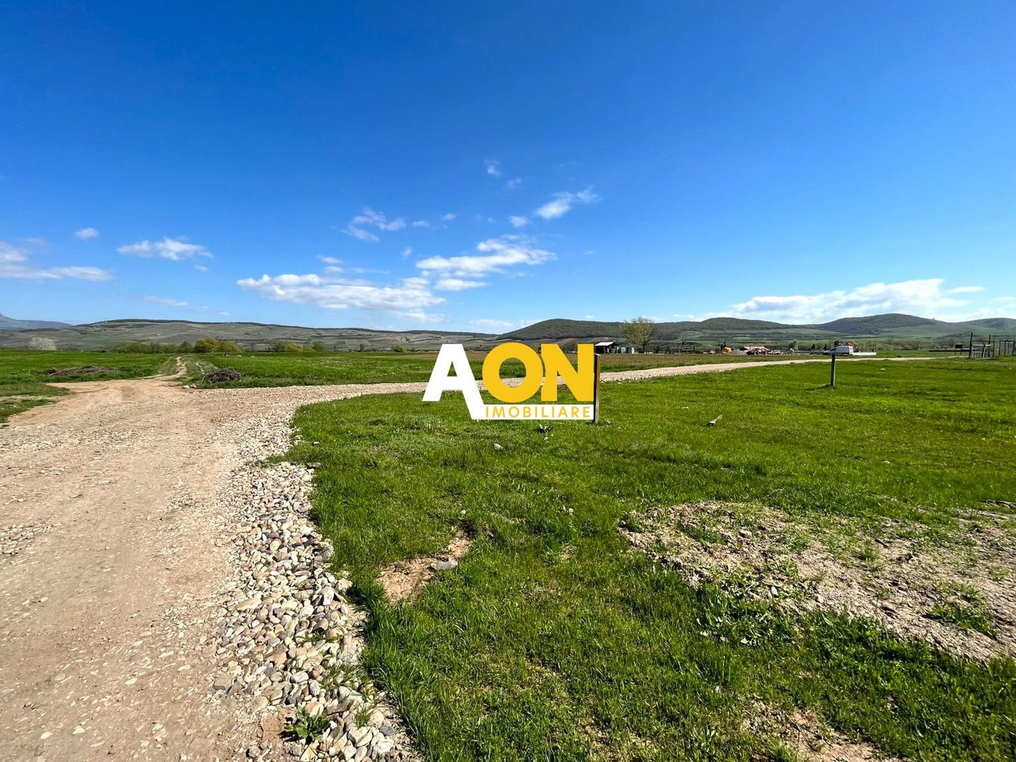 Teren de vanzare, deschidere la 2 strazi, zona Sesuri - Poză 1