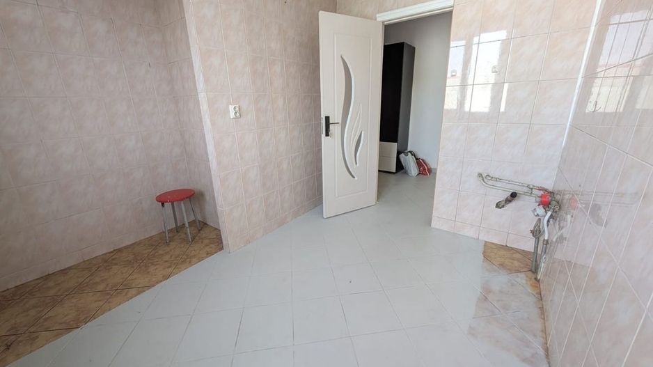 Vanzare Apartament 4 camere, 81 mp, balcon, bloc reabilitat, Rahova - Poză 3