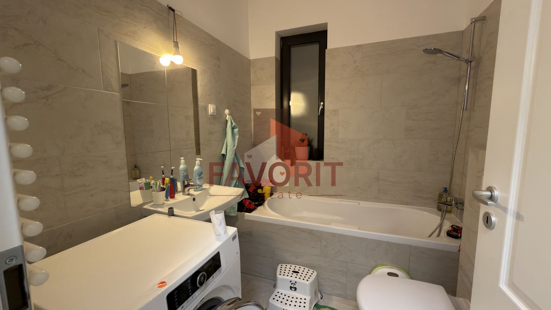 Decomandat. Cu gradina proprie. Mobilat si utilat - Poză 12