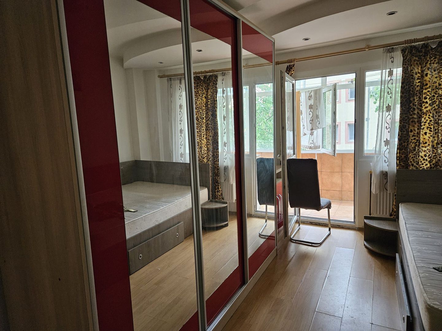 Inchiriere apartament 2 camere, Gavana zona Piata, stradal - Poză 3