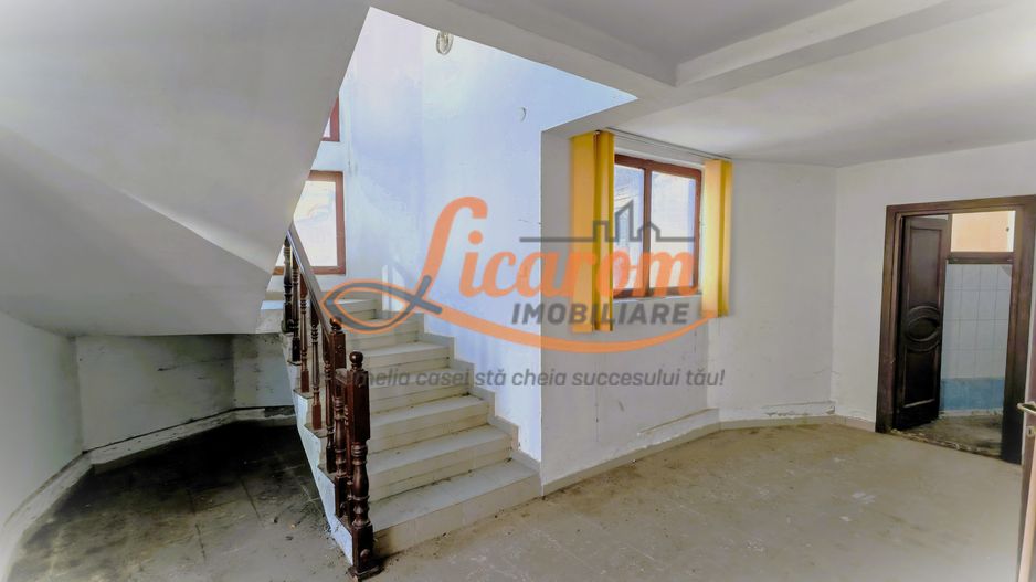 Cladire P+4 Rasnov- Central, IDEAL INVESTITIE. - Poză 2