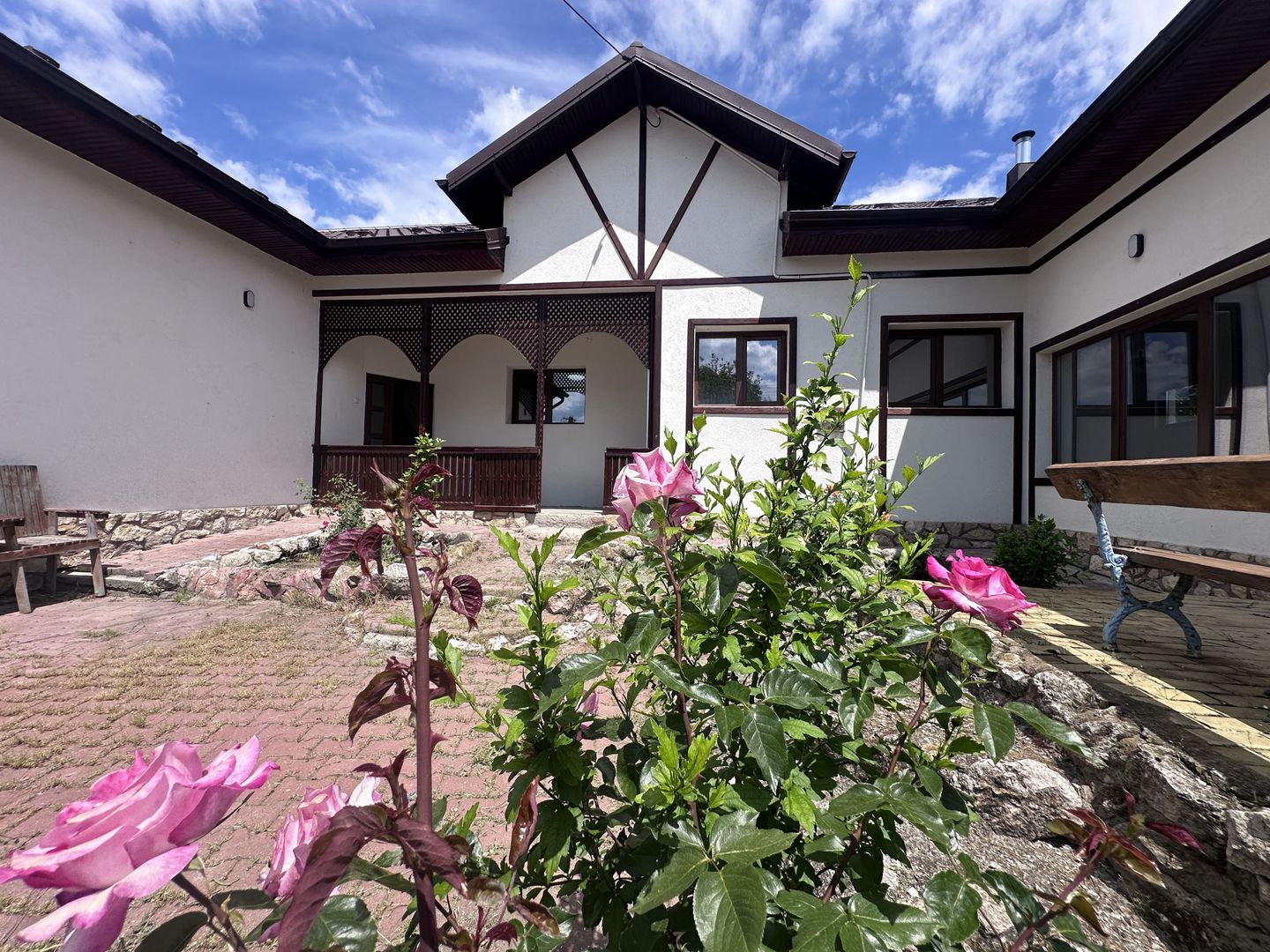 Între dealuri, viță de vie și liniște deplină! Vanzare casa in Prahova - Poză 2