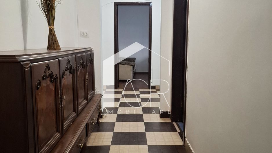 Apartament cu 3 camere, decomandat, zona Republicii - Poză 11