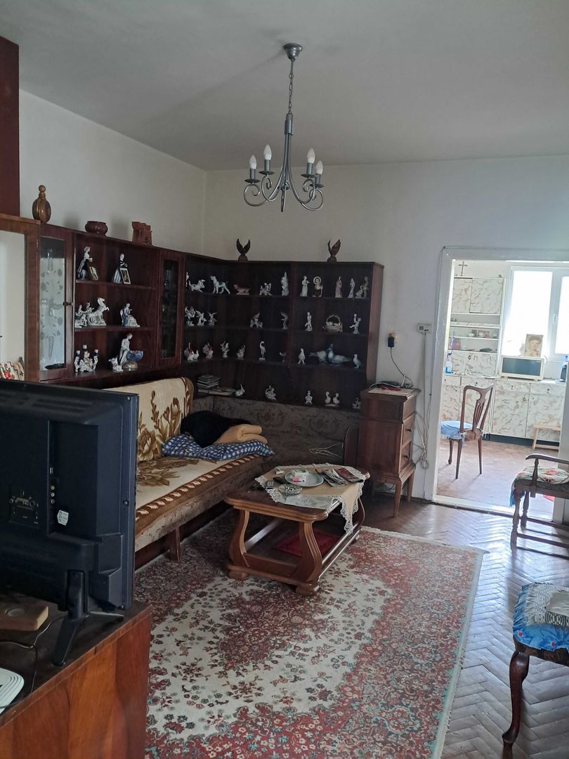 Casă de vânzare ,semicentral - Poză 3