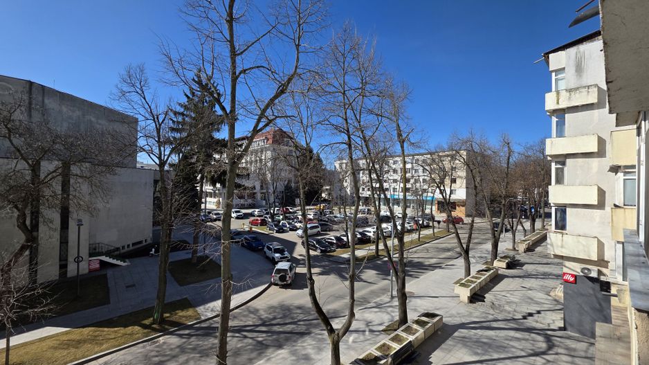 Apartament cu 3 camere, etaj 2, VASLUI - zona ULTRACENTRALĂ; - Poză 2