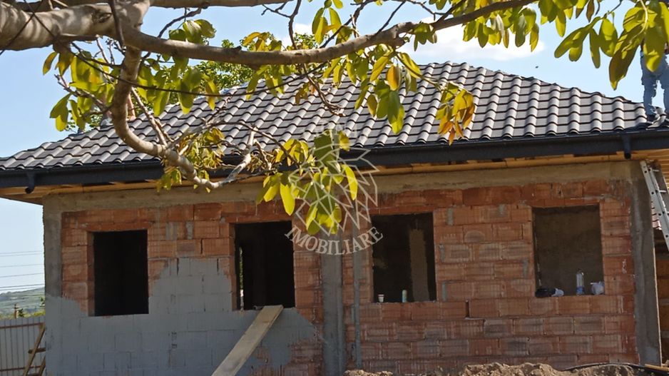 Proiect Casa 5 camere+garaj la rosu 44 mp-teren 553mp-Holboca - Poză 2